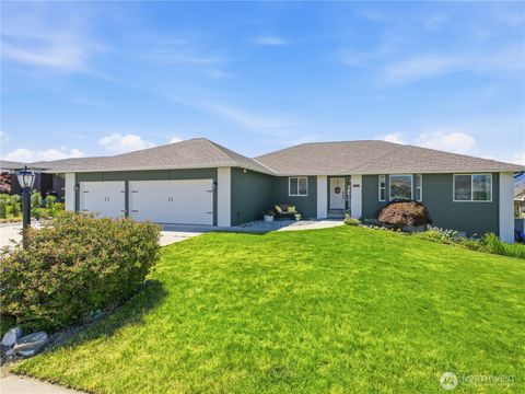 Photo of 618 Clarissa Lane, East Wenatchee, WA 98802 (MLS # 2548415)