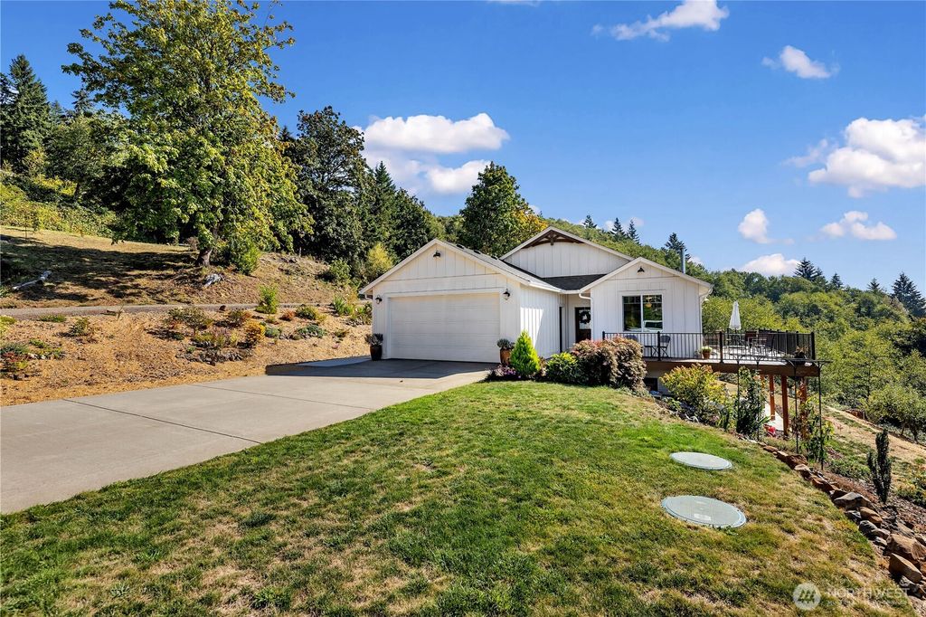 Photo of 251 Shipview Road, Kalama, WA 98625 (MLS # 2517087)