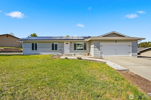 Photo of 207 Palmer Drive, Selah, WA 98942 (MLS # 2505404)