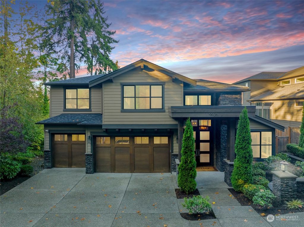 Photo of 9928 SE 7th Court, Bellevue, WA 98004 (MLS # 2172105)