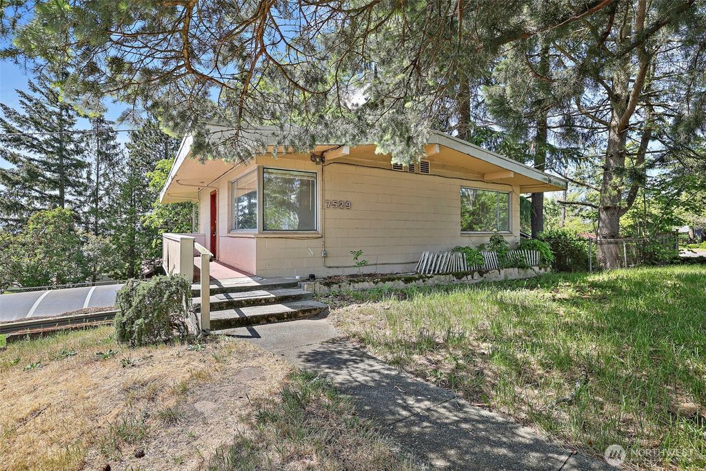 Photo of 7529 Beacon Avenue S, Seattle, WA 98118 (MLS # 2528453)