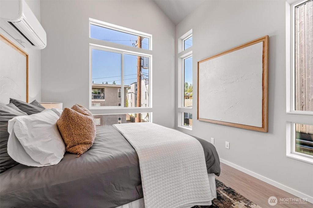 listing image 9365429833875999915