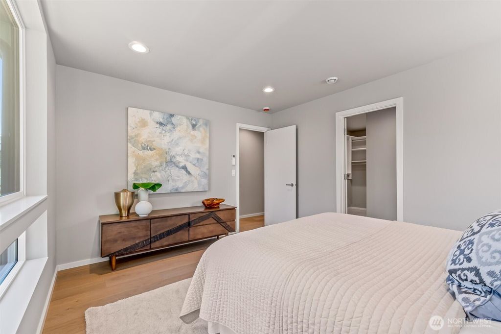 listing image 9366901886286299808