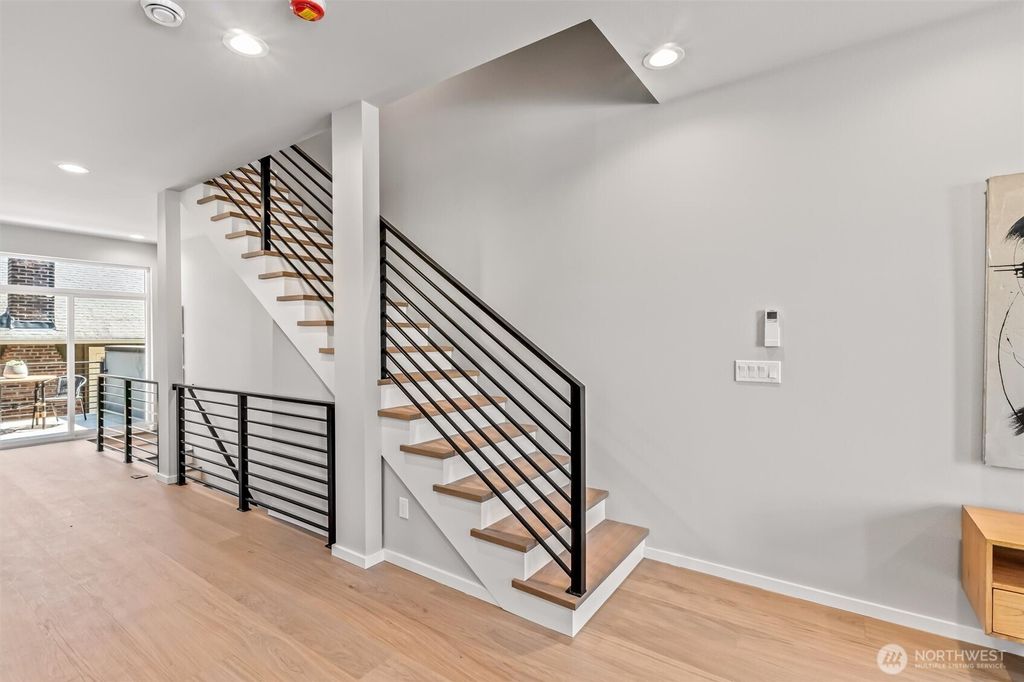 listing image 9369969633246670122