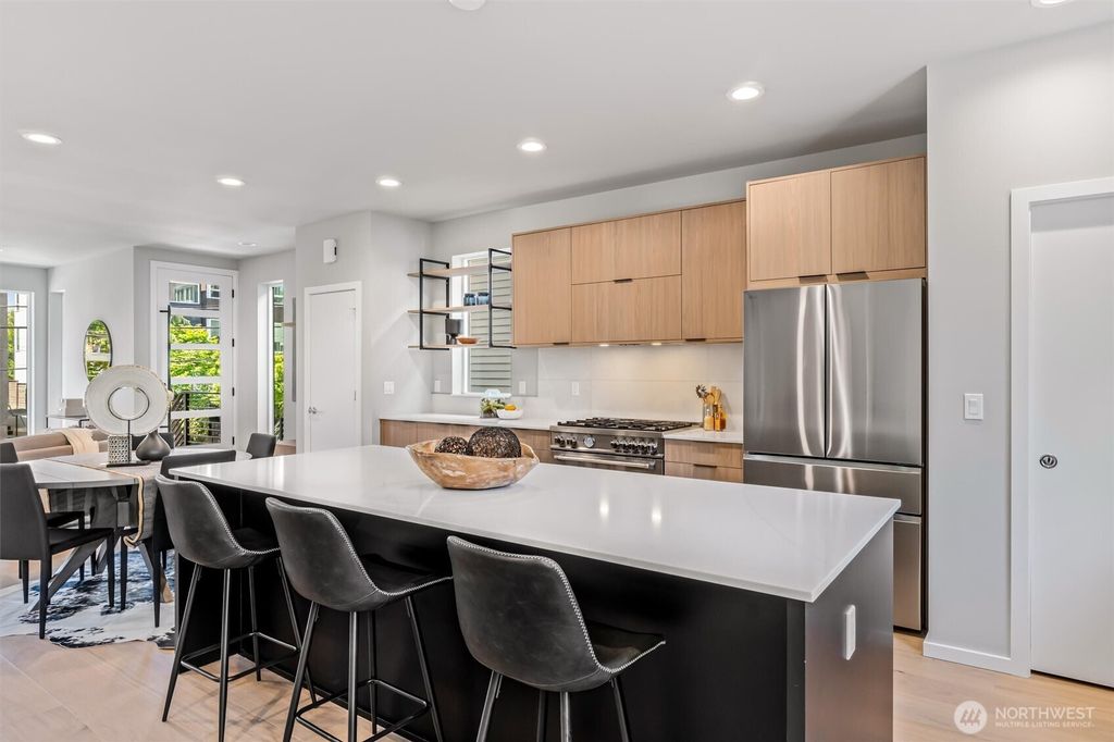 listing image 9366356119703352672