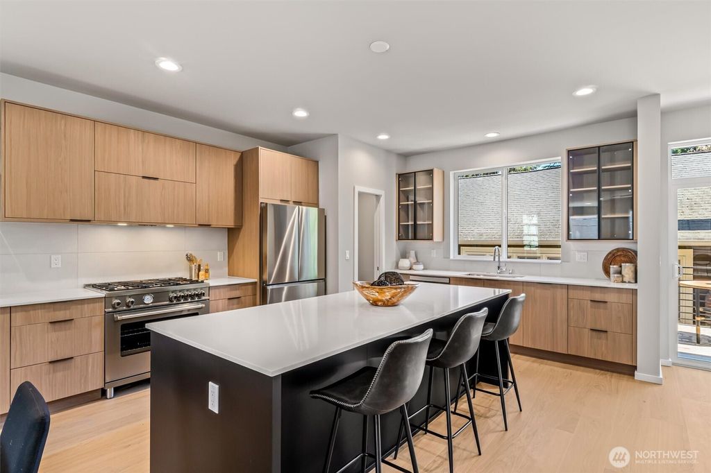 listing image 9360217045090962572