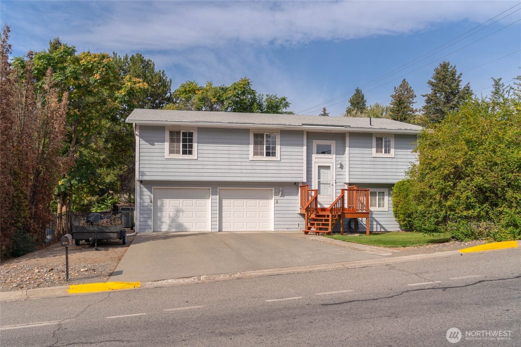 Photo of 529 Ash Street N, Omak, WA 98841 (MLS # 2586551)