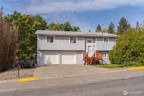 Photo of 529 Ash Street N, Omak, WA 98841 (MLS # 2586551)