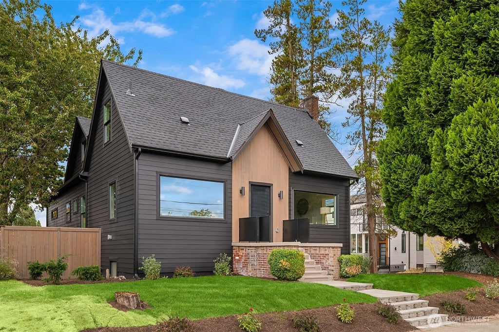 Photo of 150 24th Avenue, Seattle, WA 98112 (MLS # 2580272)