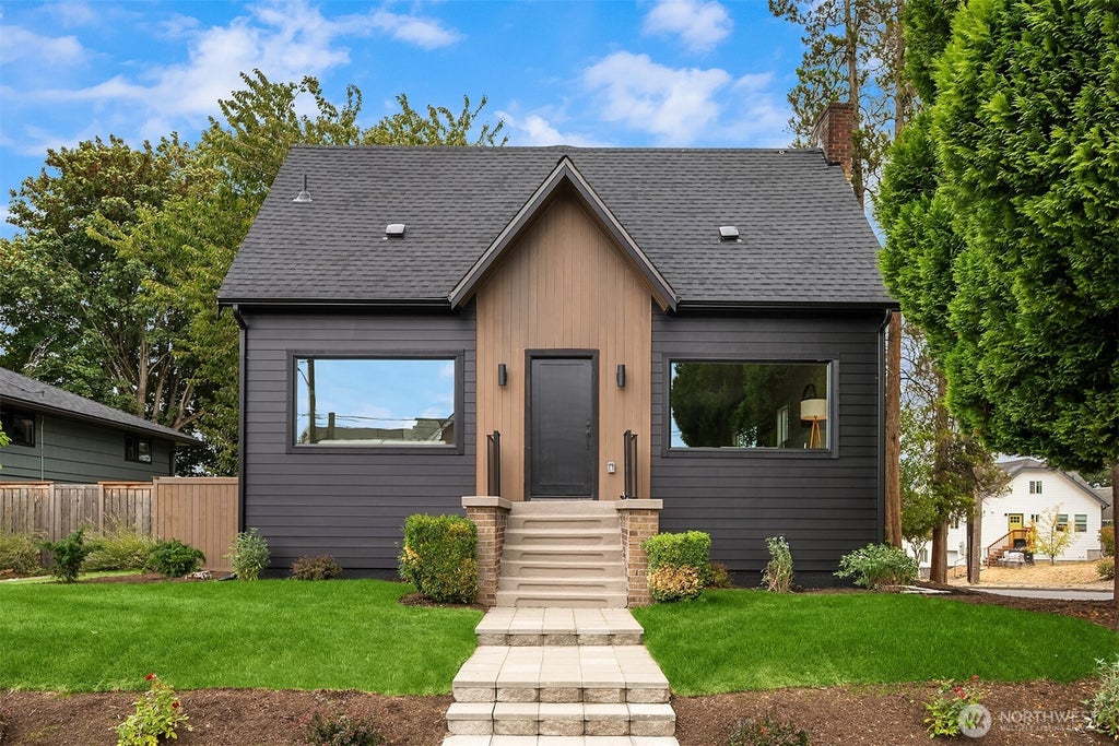 Photo of 150 24th Avenue, Seattle, WA 98112 (MLS # 2580272)