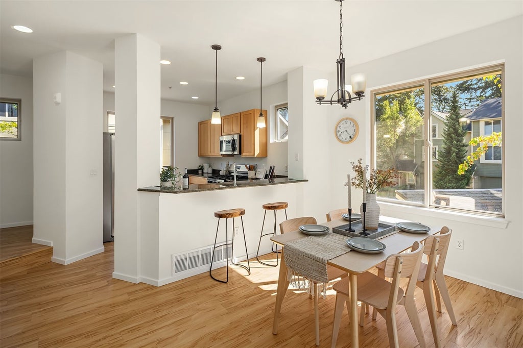 Photo of 377 NW Pebble Lane, Issaquah, WA 98027 (MLS # 2595599)