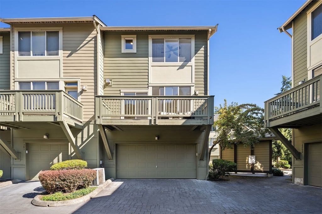 Photo of 377 NW Pebble Lane, Issaquah, WA 98027 (MLS # 2595599)