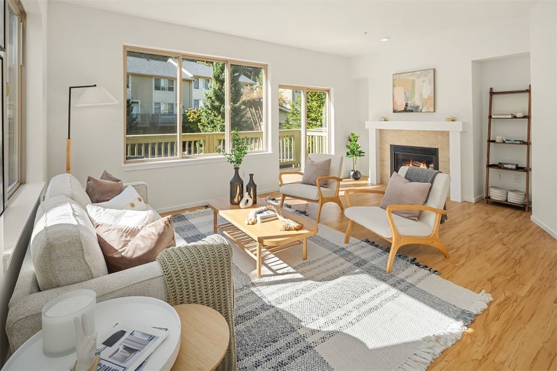 377 NW Pebble Lane