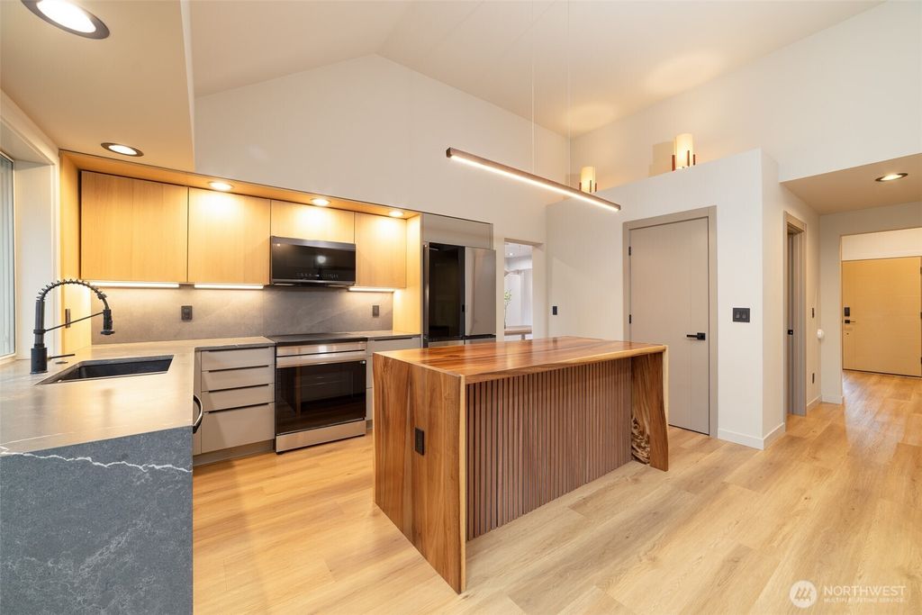 Photo of 10012 SE 247th Place, Kent, WA 98030 (MLS # 2497271)