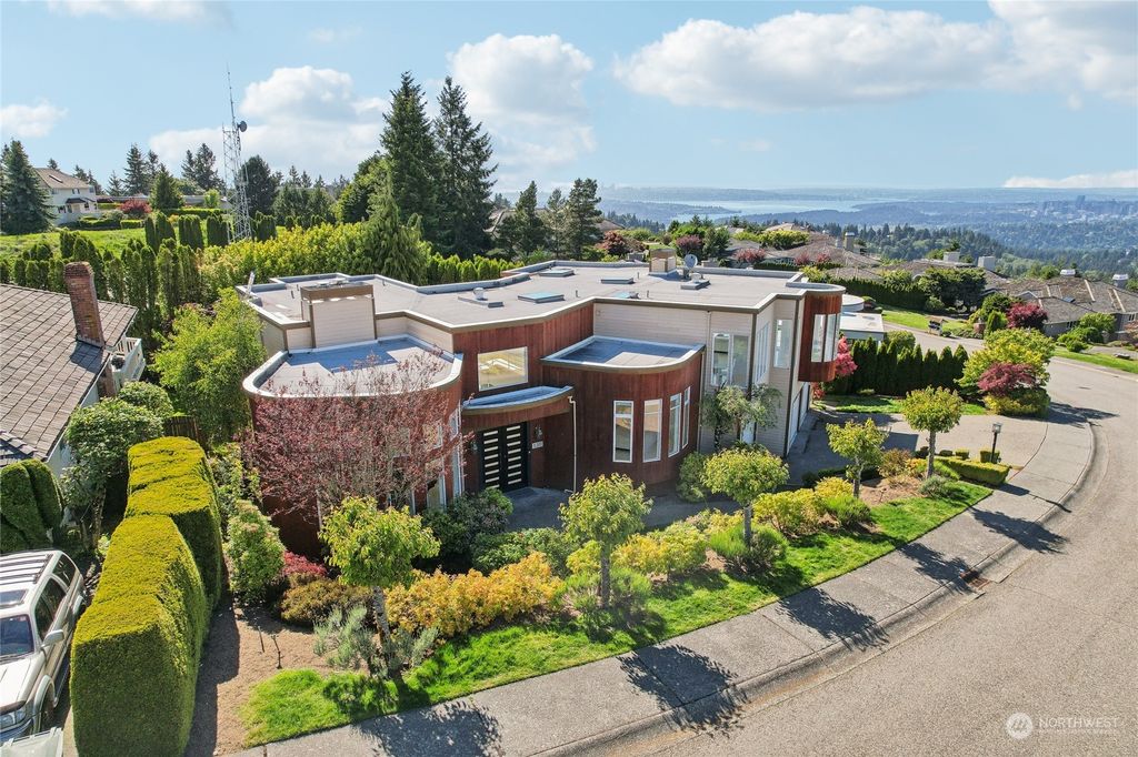 Photo of 5311 156th Avenue SE, Bellevue, WA 98006 (MLS # 2276123)