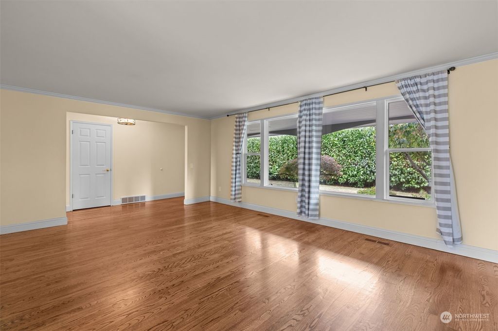 Photo of 5625 126th Avenue SE, Bellevue, WA 98006 (MLS # 2300388)