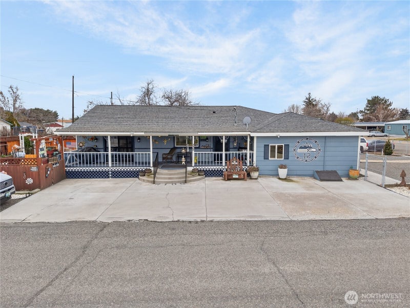 232 6th Avenue