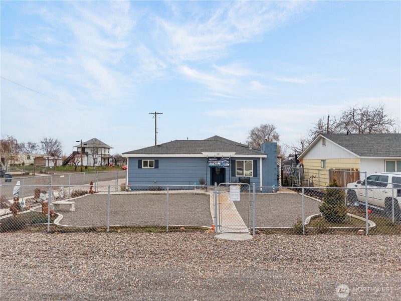232 6th Avenue