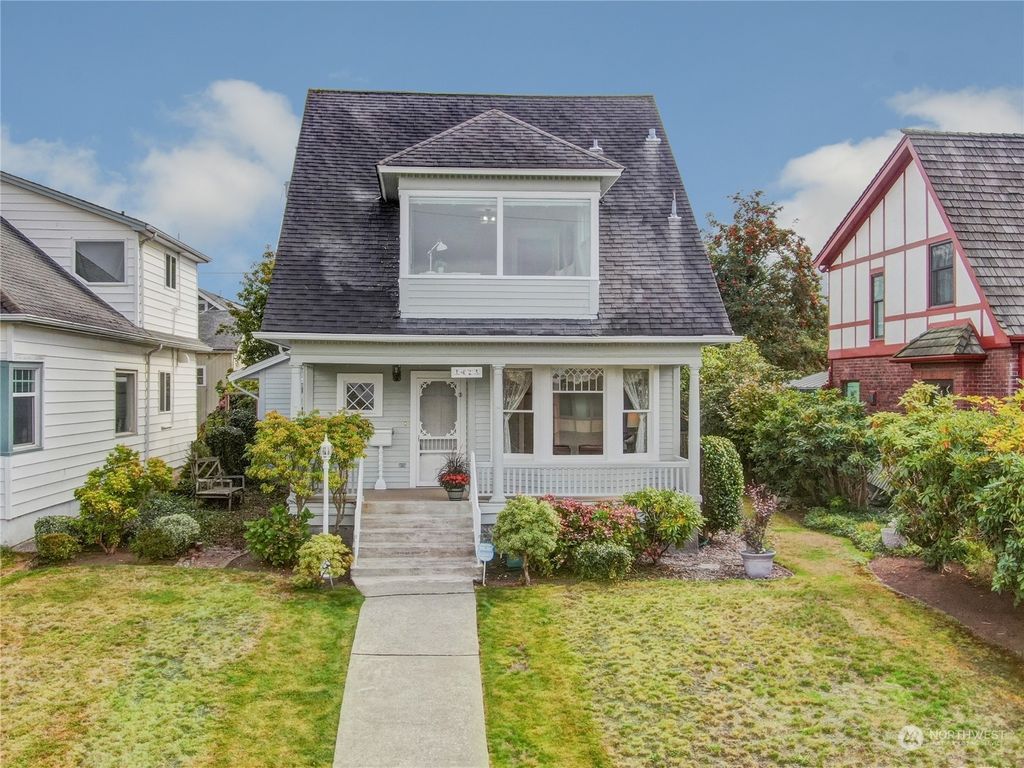 Photo of 1425 Grand Avenue, Everett, WA 98201 (MLS # 2297585)