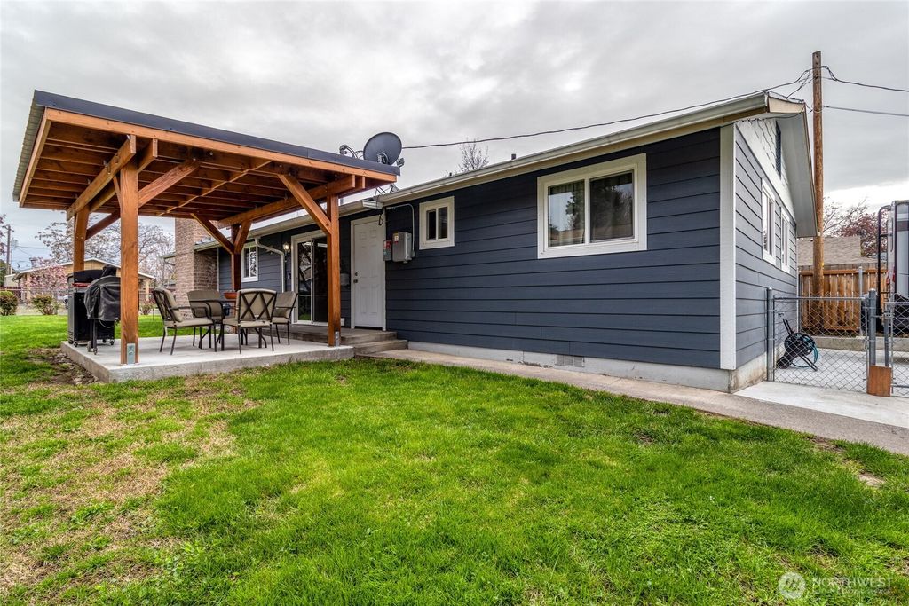 Photo of 729 Clark Street, Walla Walla, WA 99362 (MLS # 2500676)