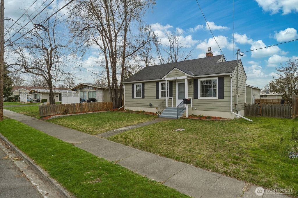 Photo of 1518 Portland Avenue, Walla Walla, WA 99362 (MLS # 2494813)