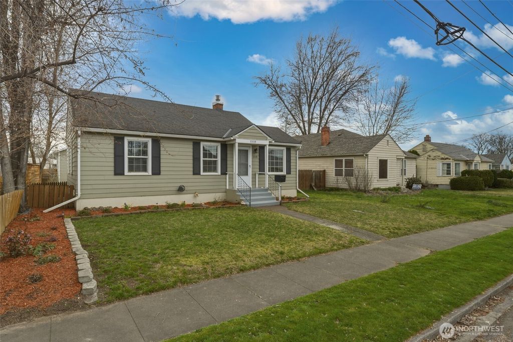 Photo of 1518 Portland Avenue, Walla Walla, WA 99362 (MLS # 2494813)