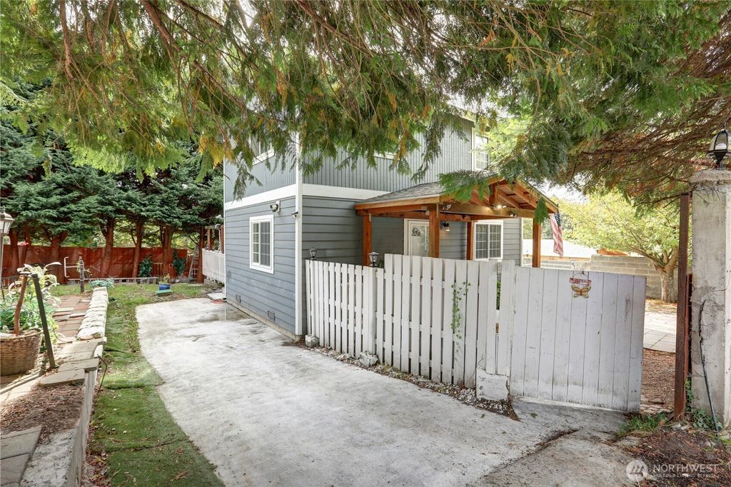 Photo of 20705 13th Avenue S, SeaTac, WA 98198 (MLS # 2439939)