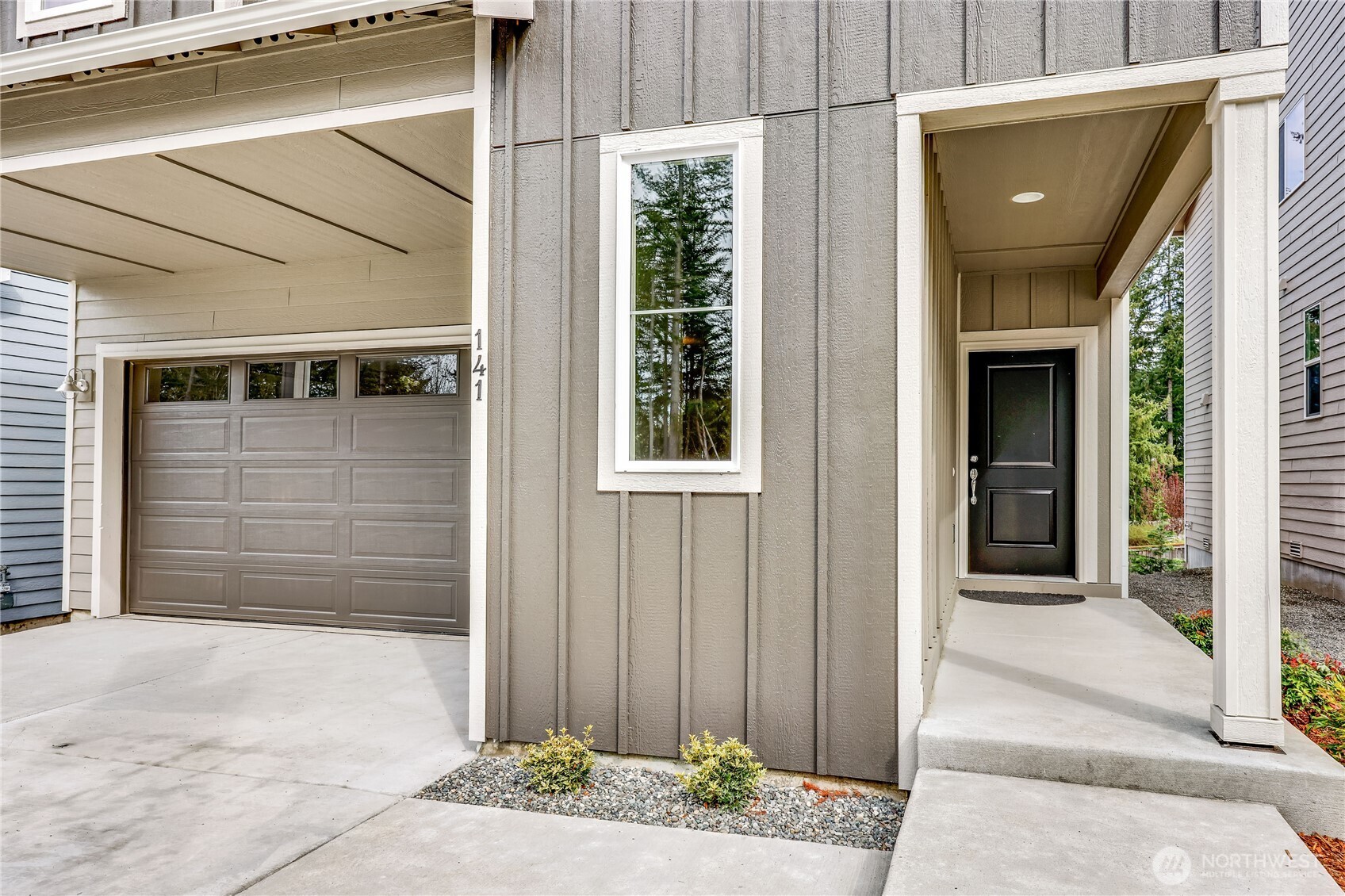 204 NE Shadowhawk Lane