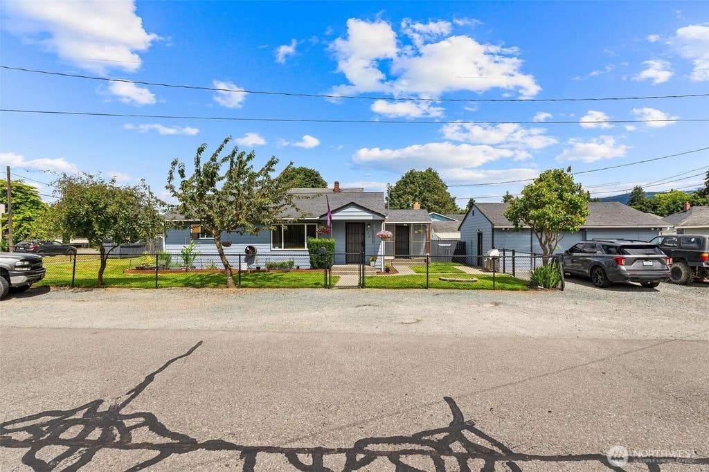 Photo of 410 Pacific Street, Sedro Woolley, WA 98284 (MLS # 2548510)