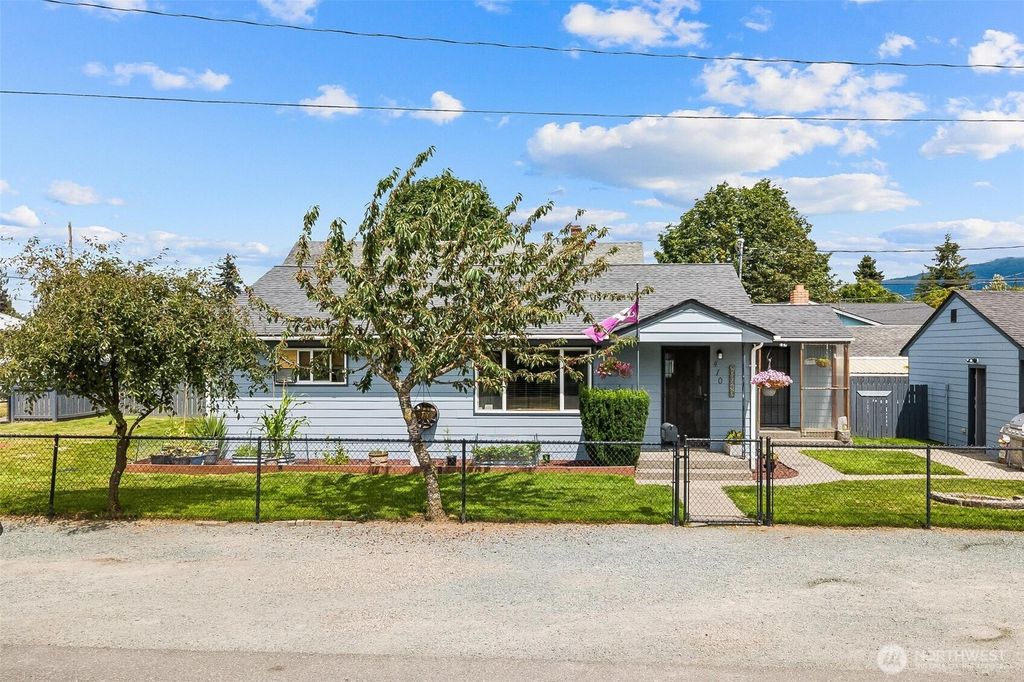 Photo of 410 Pacific Street, Sedro Woolley, WA 98284 (MLS # 2548510)