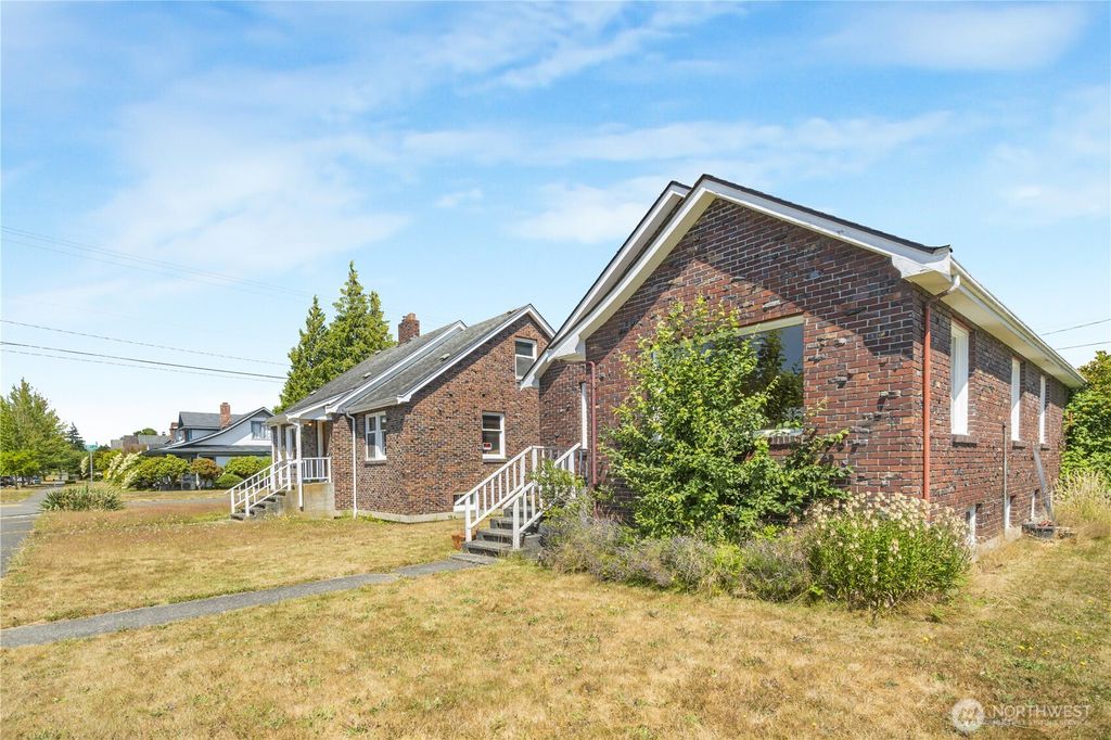 Photo of 1505 Oakes Avenue, Everett, WA 98201 (MLS # 2410361)