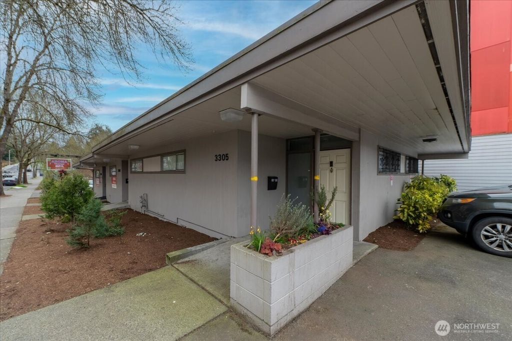 Photo of 3305 NE 125th Street, Seattle, WA 98125 (MLS # 2507045)