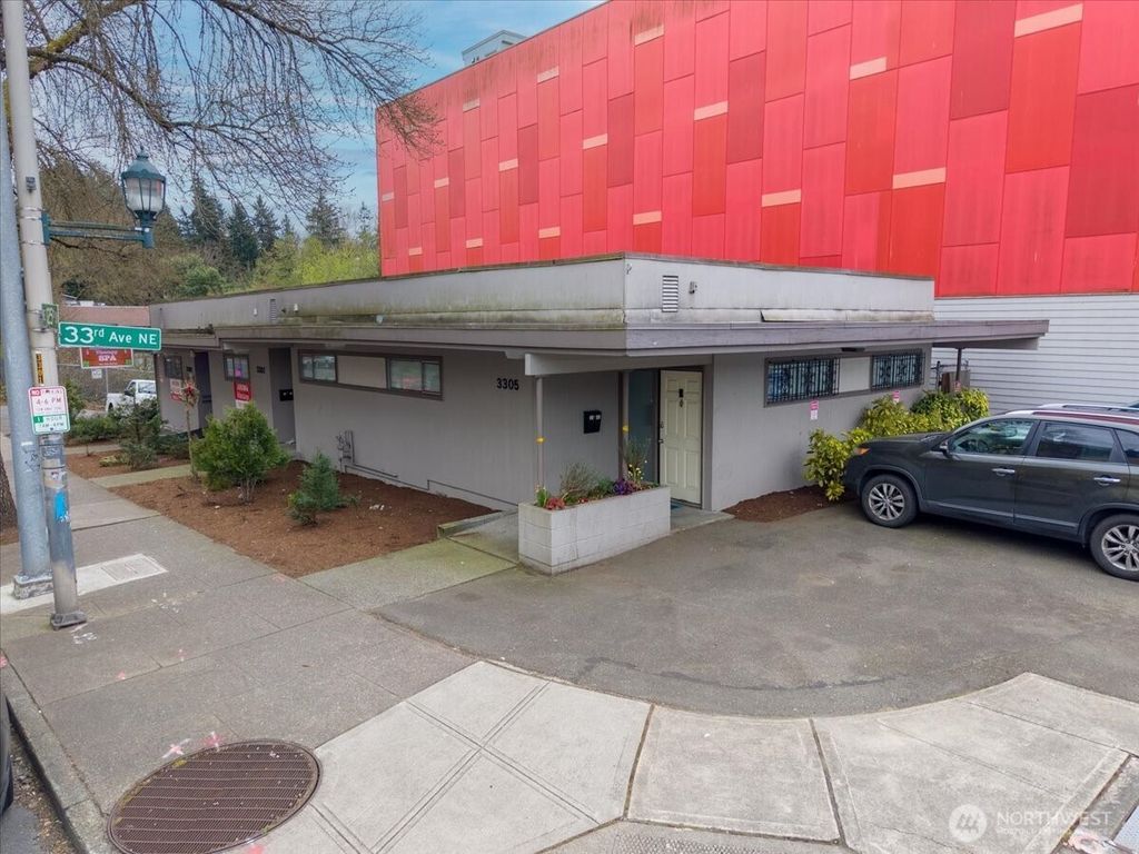 Photo of 3305 NE 125th Street, Seattle, WA 98125 (MLS # 2507045)