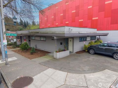 Photo of 3305 NE 125th Street, Seattle, WA 98125 (MLS # 2507045)