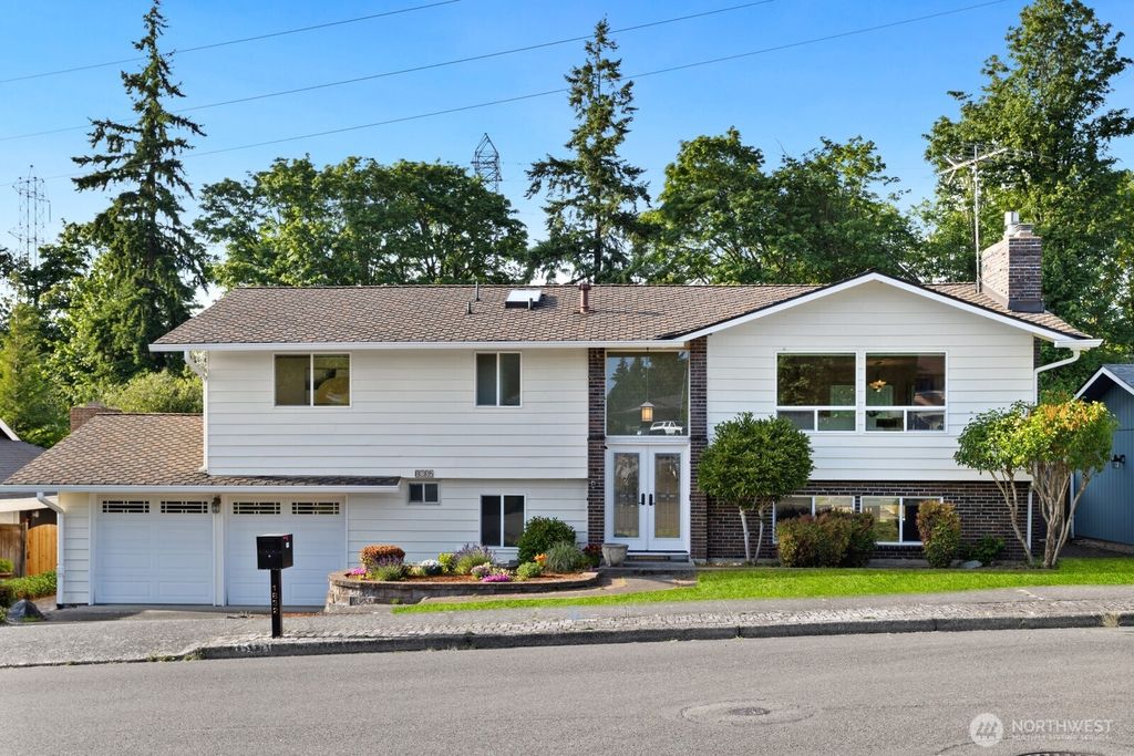 Photo of 1832 SE 16th Place, Renton, WA 98055 (MLS # 2417642)