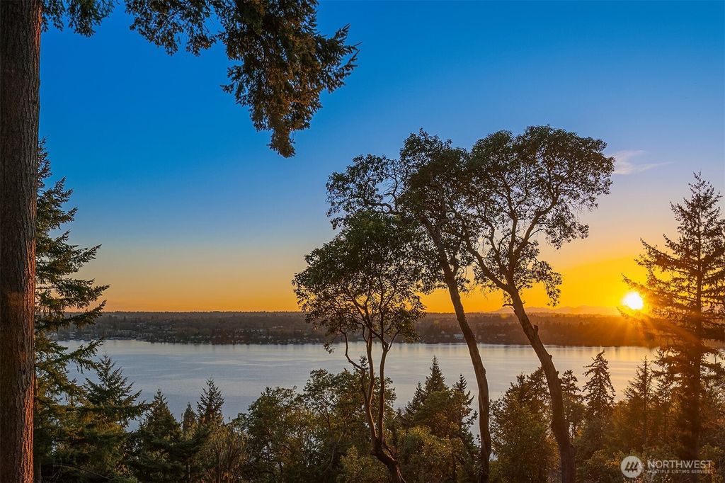 Photo of 7515 SE 76th Street, Seattle, WA 98040 (MLS # 2497032)