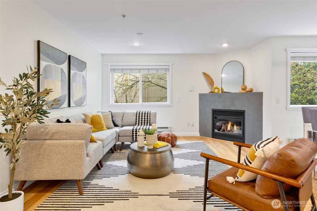Photo of 717 E Denny Way #2B, Seattle, WA 98122 (MLS # 2354683)