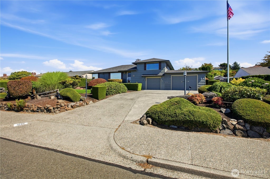 Photo of 1245 S Fernside Drive, Tacoma, WA 98465 (MLS # 2580557)
