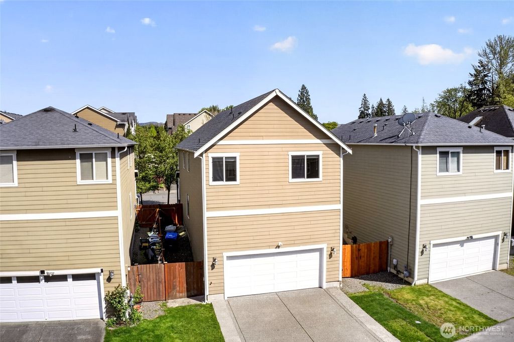 Photo of 335 NE GRAHAM Avenue, Renton, WA 98059 (MLS # 2512674)