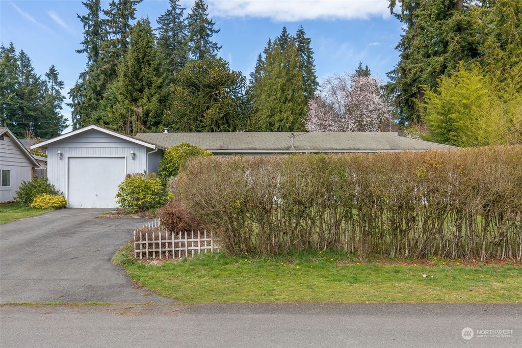 Photo of 2021 208th Place SW, Lynnwood, WA 98036 (MLS # 2048350)