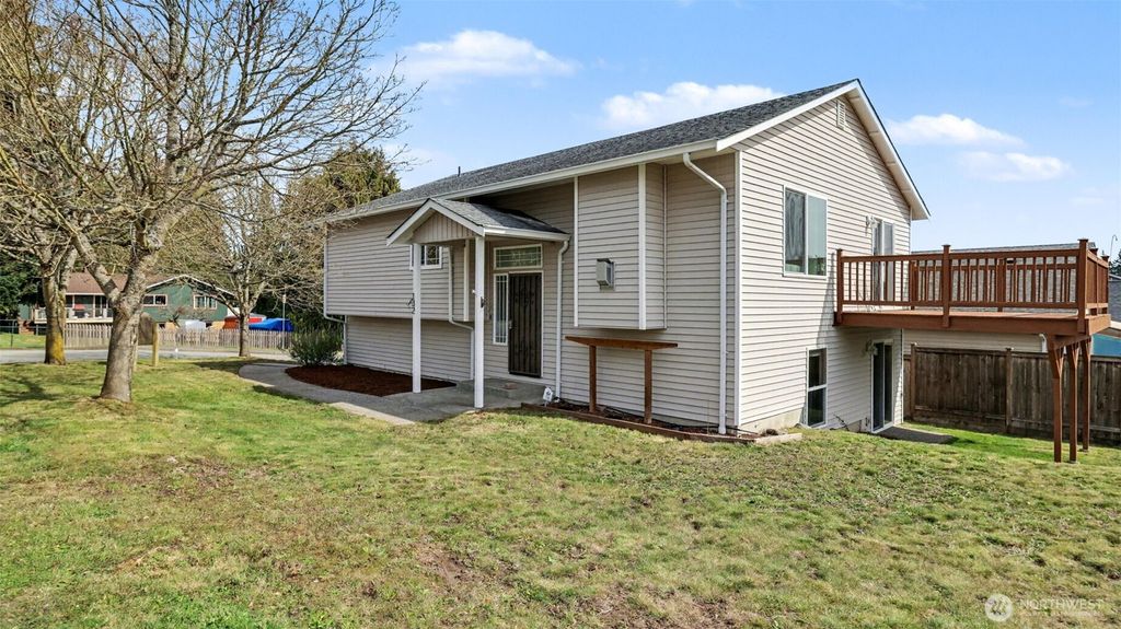 Photo of 132 76th Place SW, Everett, WA 98203 (MLS # 2499757)