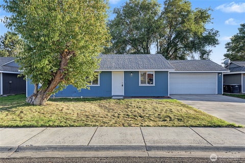Photo of 1016 E Hayden Drive, Moses Lake, WA 98837 (MLS # 2591910)