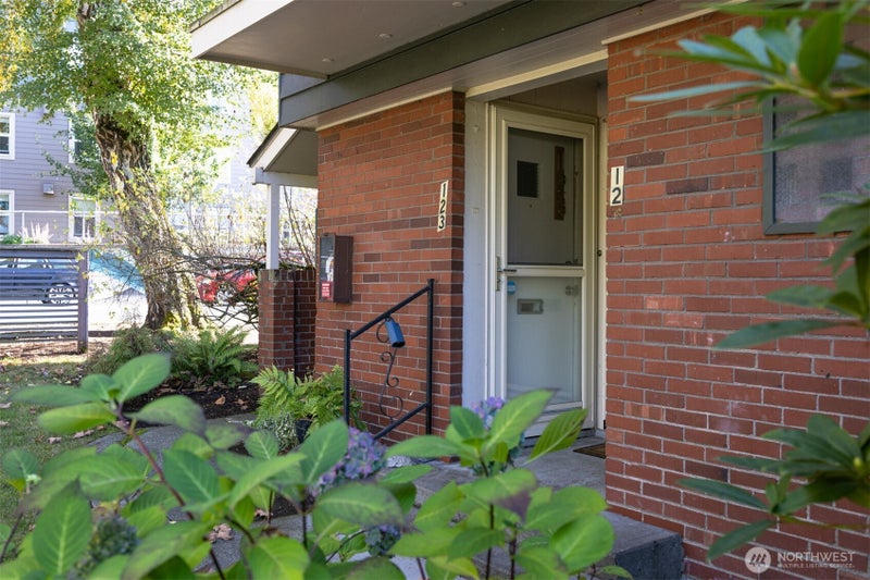 901 N Forest Street 123