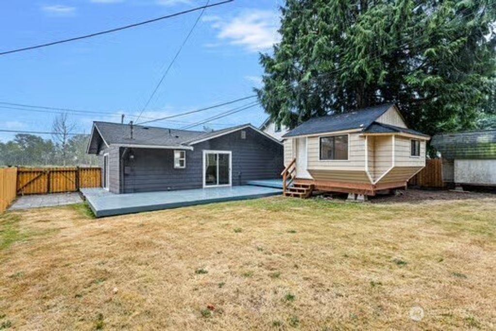 Photo of 4914 S 2nd Avenue, Everett, WA 98203 (MLS # 2411839)