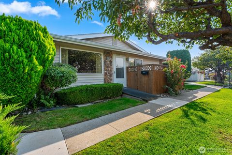 Photo of 100 Simon Street #29, East Wenatchee, WA 98802 (MLS # 2441532)