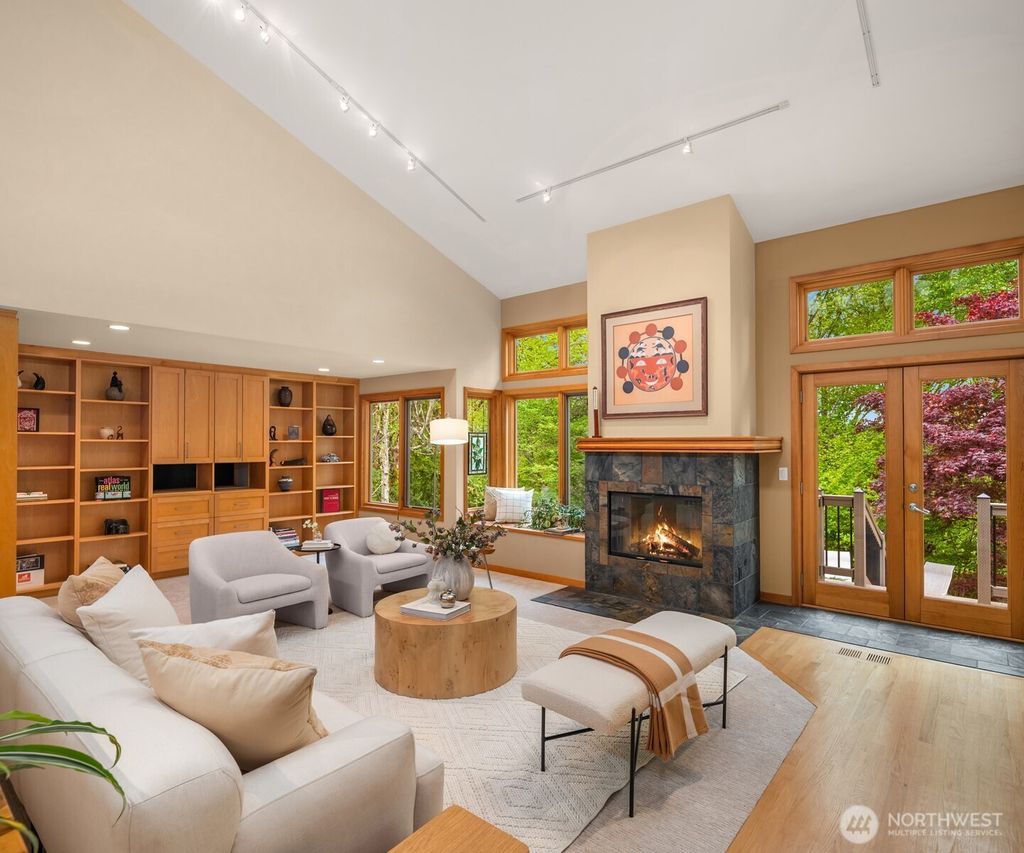 Photo of 558 20th Avenue, Kirkland, WA 98033 (MLS # 2514841)
