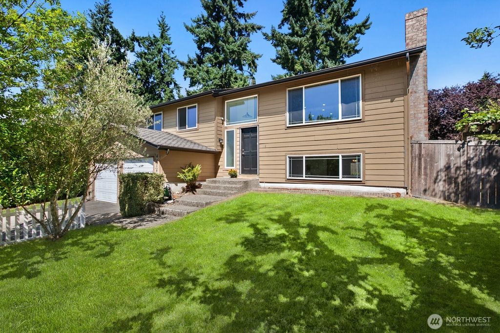 Photo of 4004 SW 337th Street, Federal Way, WA 98023 (MLS # 2424322)