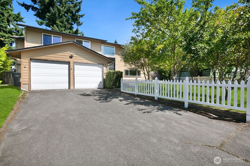 Photo of 4004 SW 337th Street, Federal Way, WA 98023 (MLS # 2424322)