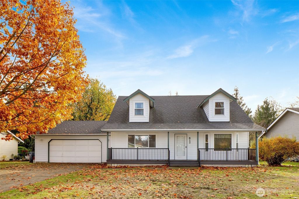 Photo of 812 Vine Circle, Lynden, WA 98264 (MLS # 2449330)