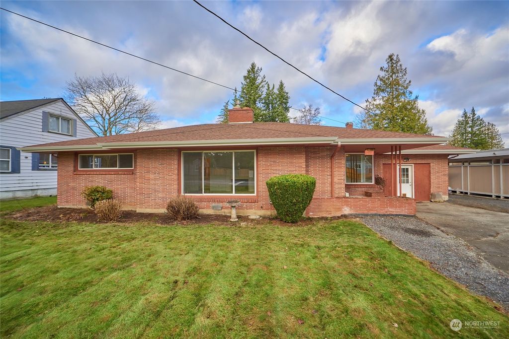 Photo of 701 Madison Street, Everett, WA 98203 (MLS # 2193822)